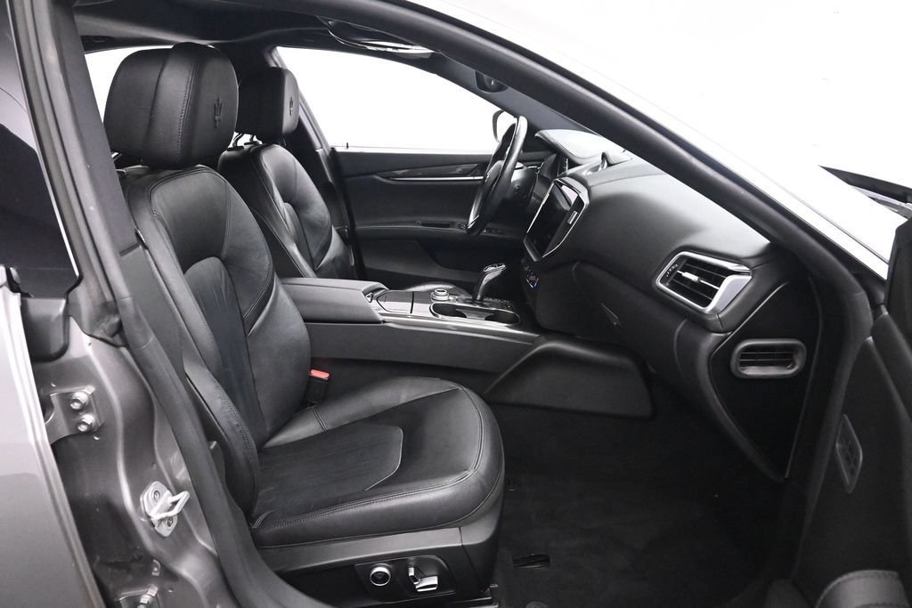 Used 2021 Maserati Ghibli S RWD image 21