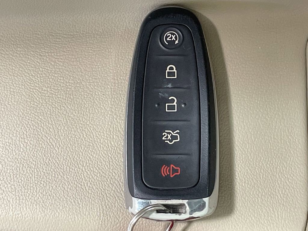 Used 2017 Ford Taurus Limited AWD/4WD image 35