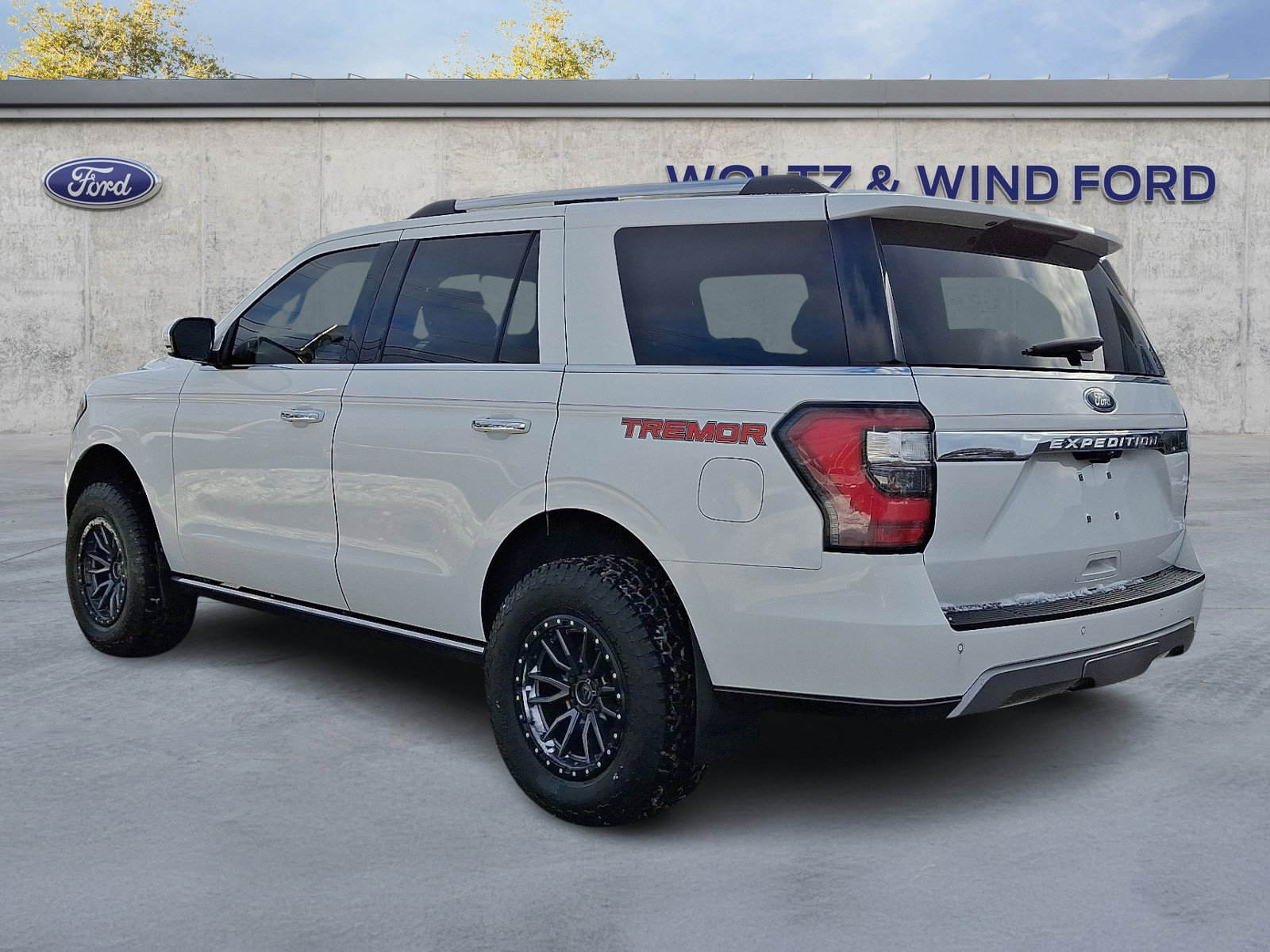 Used 2021 Ford Expedition Limited image 4