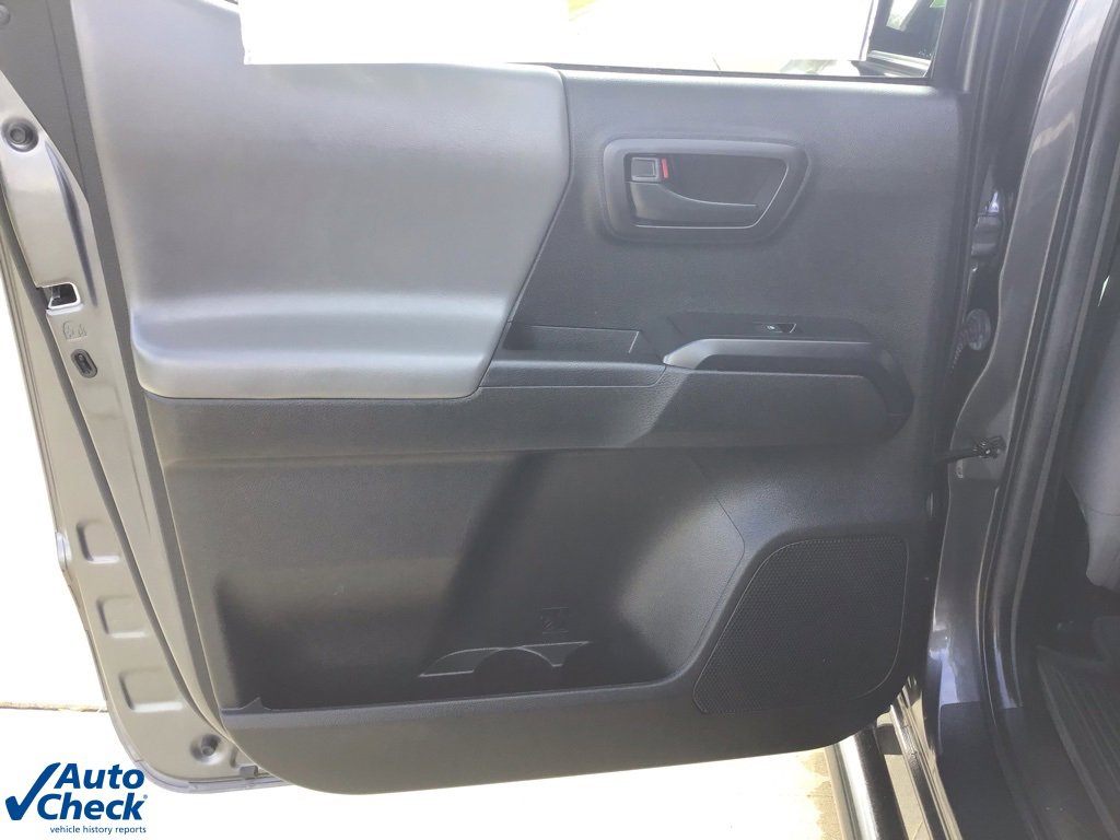 Used 2022 Toyota Tacoma SR image 11