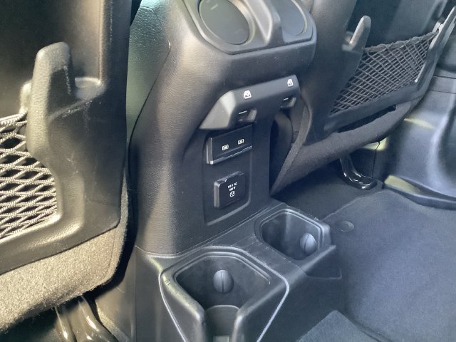 Used 2025 Jeep Wrangler Unlimited Rubicon w/ Convenience Group AWD/4WD image 28