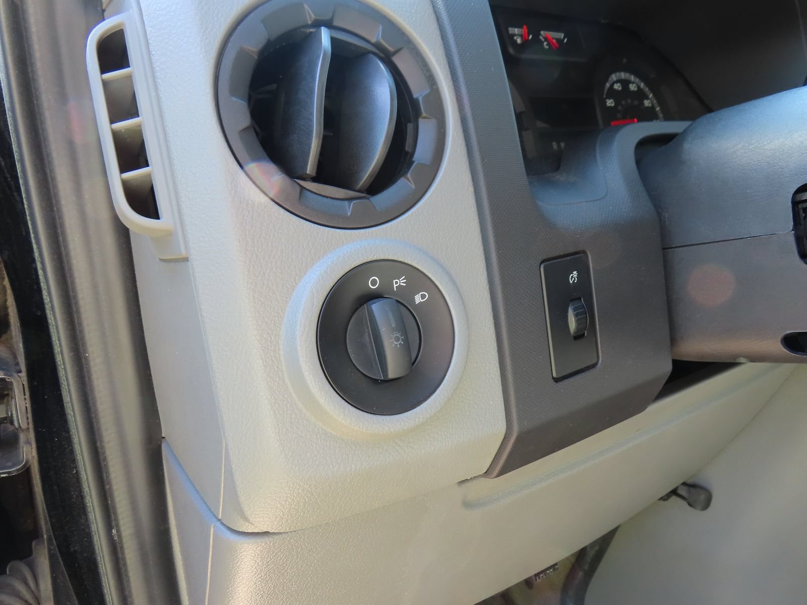 Used 2014 Ford E-350 and Econoline 350 XLT RWD image 11