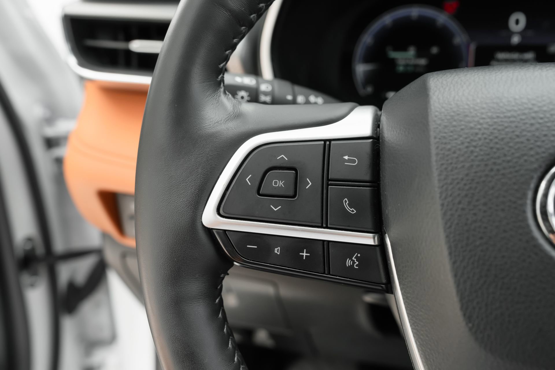 Used 2024 Toyota Highlander Platinum image 18