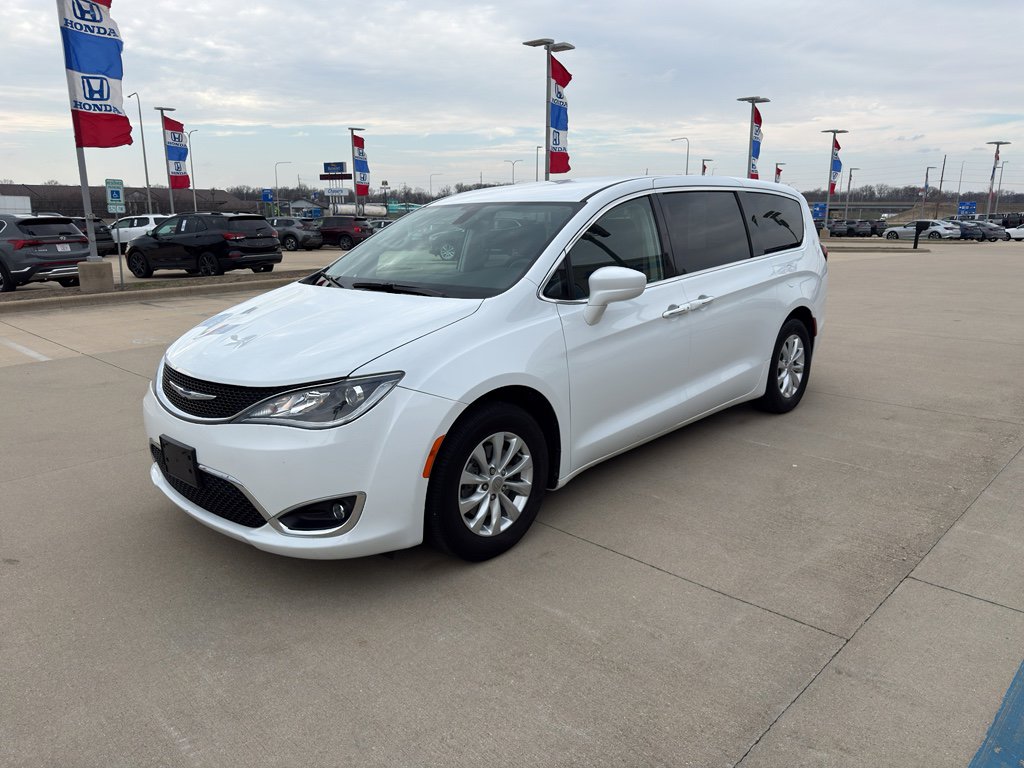 Used 2018 Chrysler Pacifica Touring Plus image 1