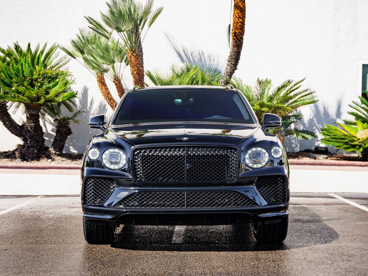 Used 2023 Bentley Bentayga Plug-In Hybrid image 27