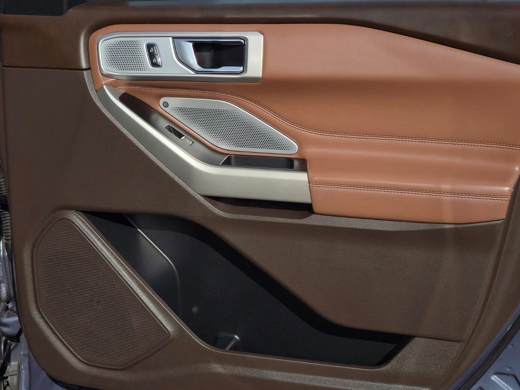 Used 2021 Ford Explorer King Ranch w/ Premium Technology Package RWD image 34