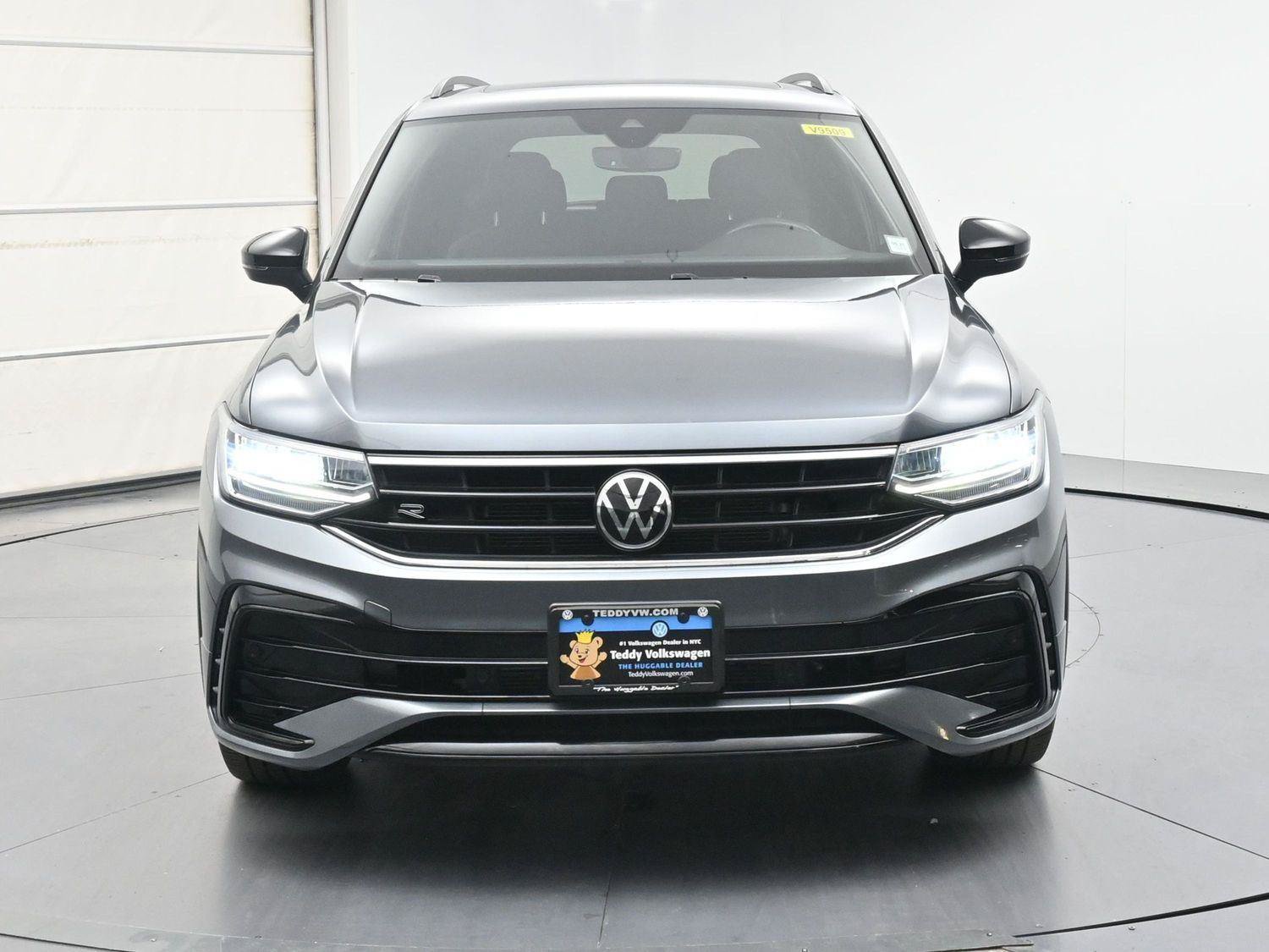 Certified 2023 Volkswagen Tiguan SE R-Line AWD/4WD image 26