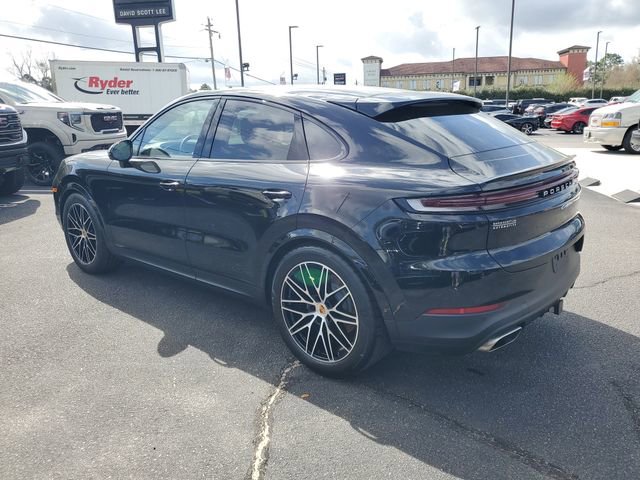 Used 2024 Porsche Cayenne Coupe image 3