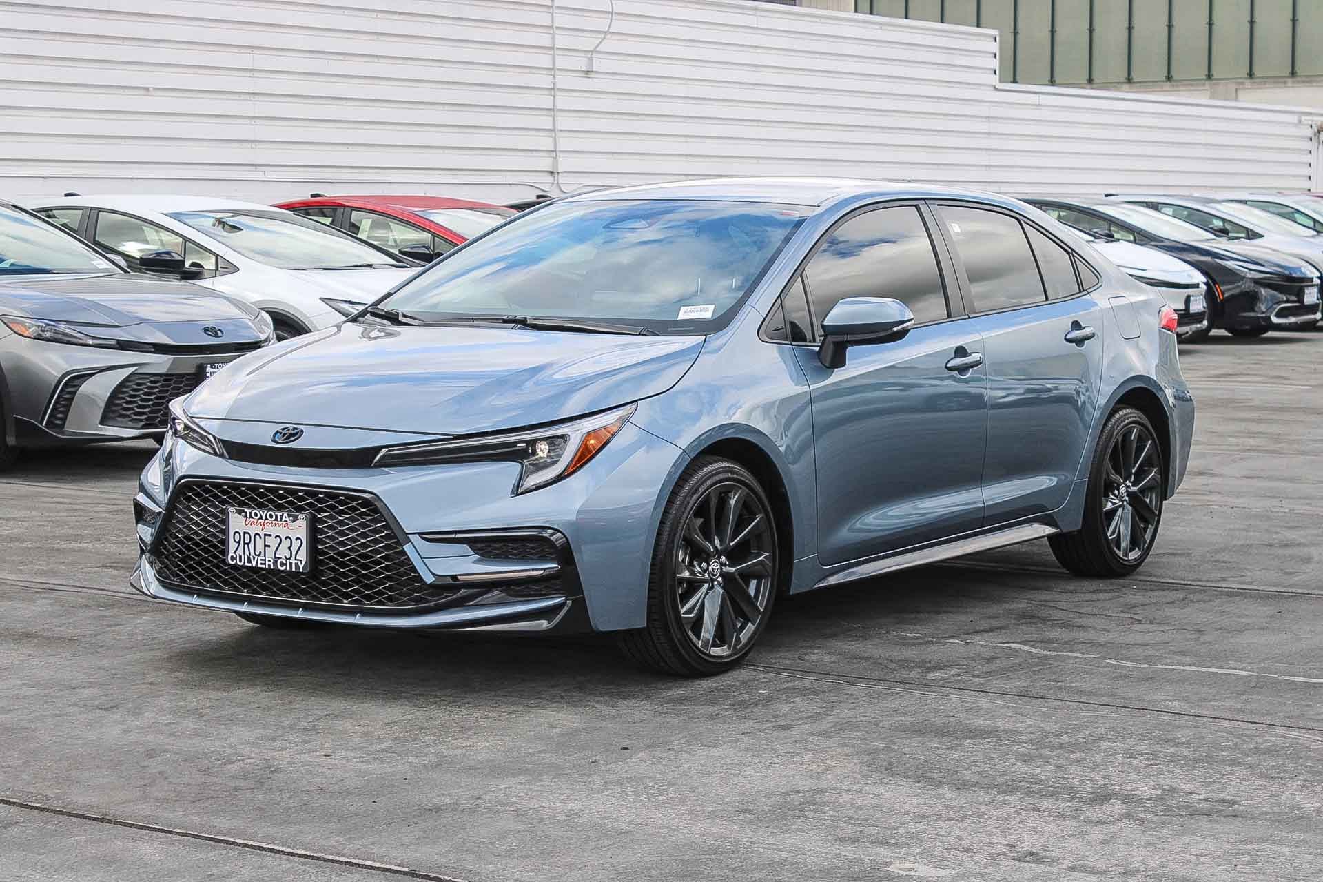 Used 2025 Toyota Corolla SE image 3