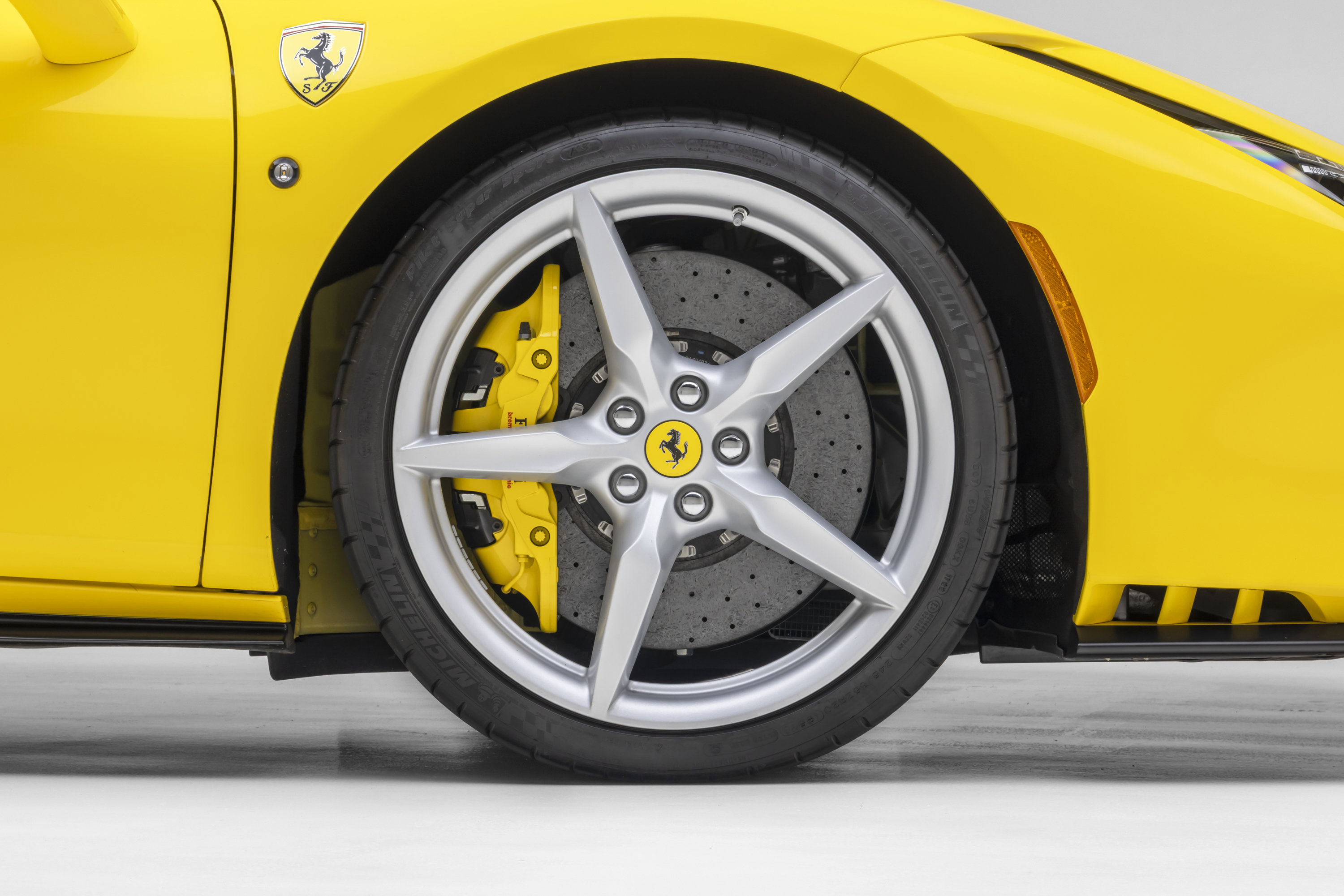 Certified 2022 Ferrari F8 Tributo RWD image 18