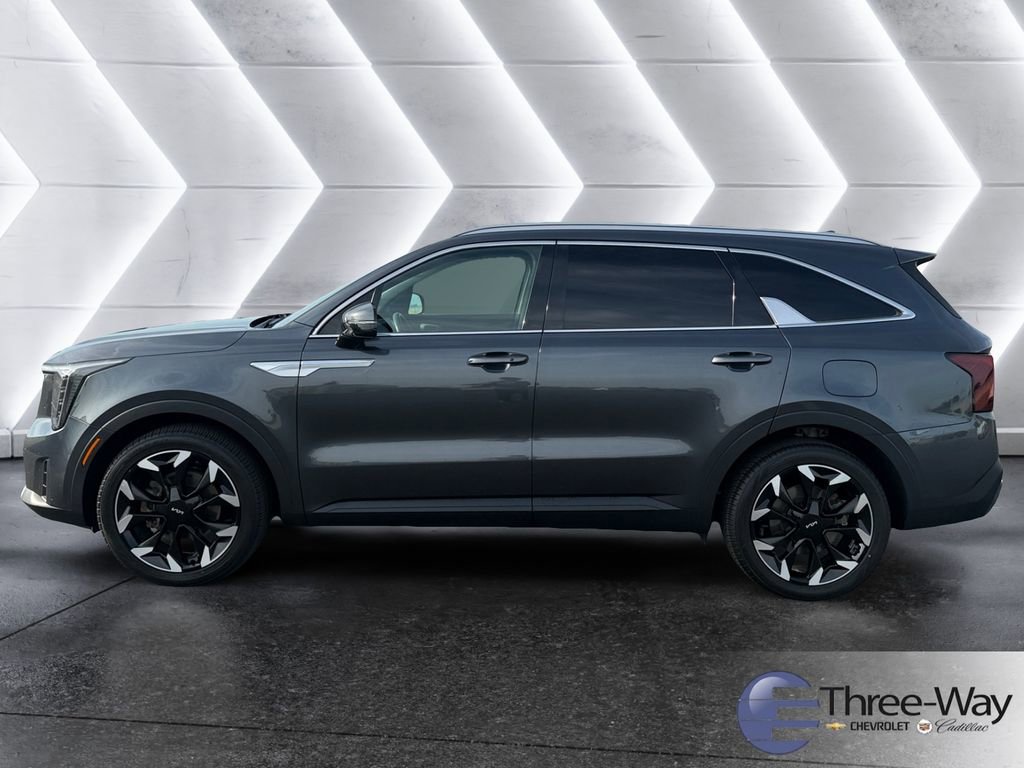 Used 2024 Kia Sorento EX w/ Panoramic Sunroof Package image 2