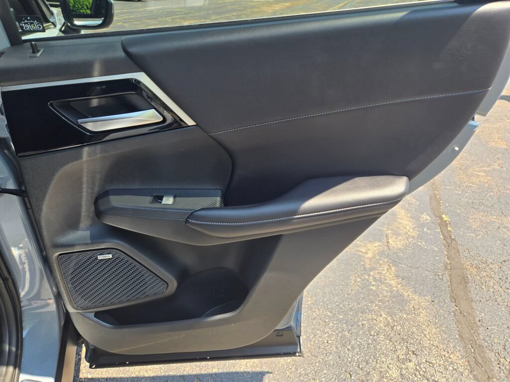 New 2026 Mitsubishi Outlander SE AWD/4WD image 9