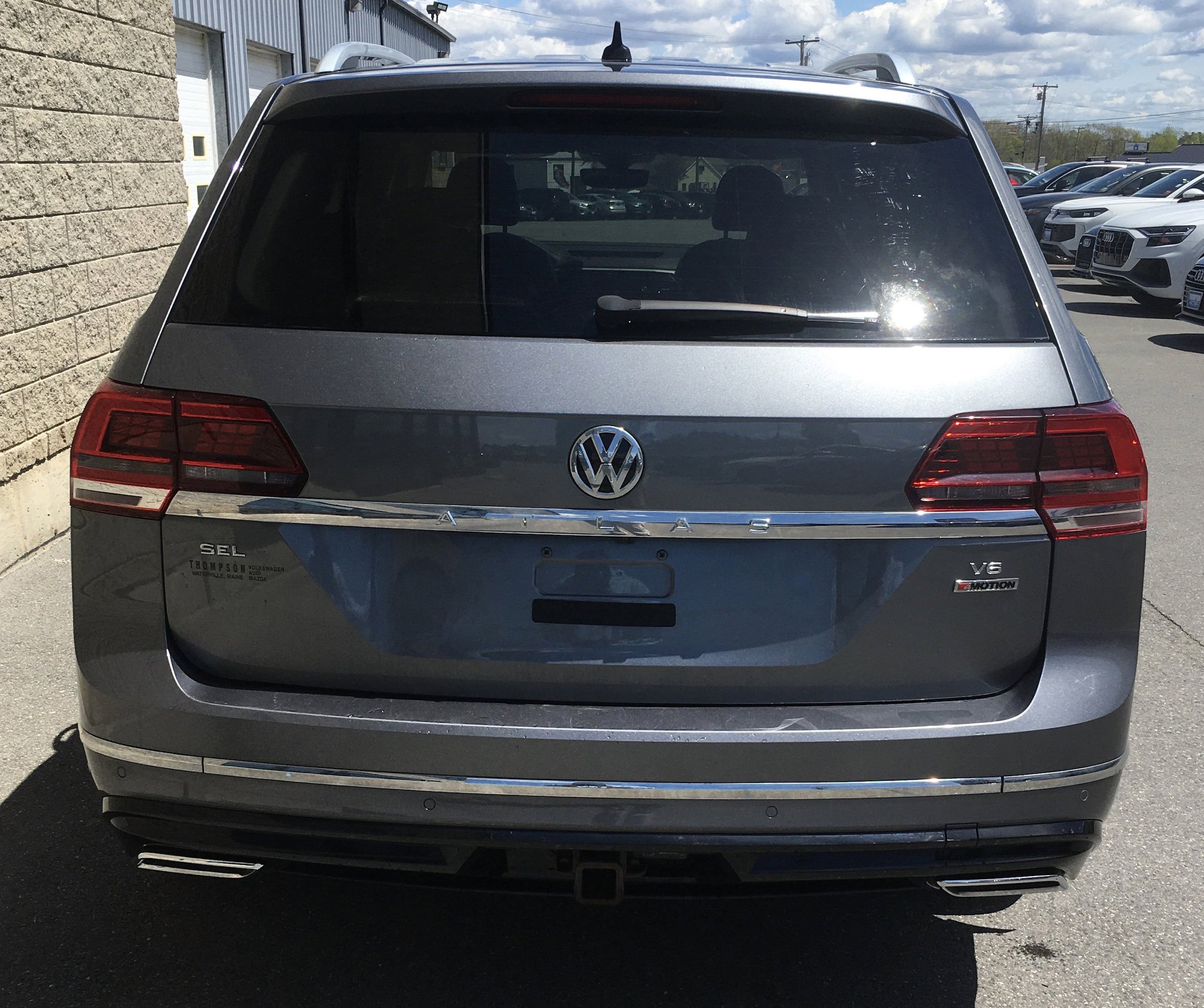 Used 2019 Volkswagen Atlas SEL R-Line AWD/4WD image 3
