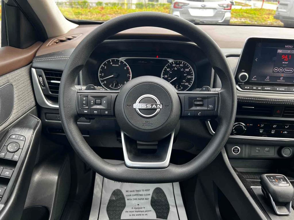 Used 2023 Nissan Rogue S image 20