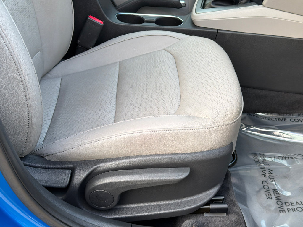 Used 2017 Hyundai Elantra Limited w/ Limited Tech Package 04 FWD image 10