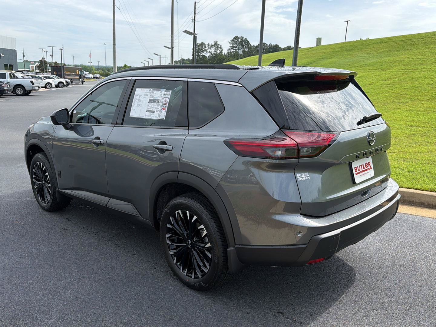 New 2026 Nissan Rogue Dark Armor FWD image 4