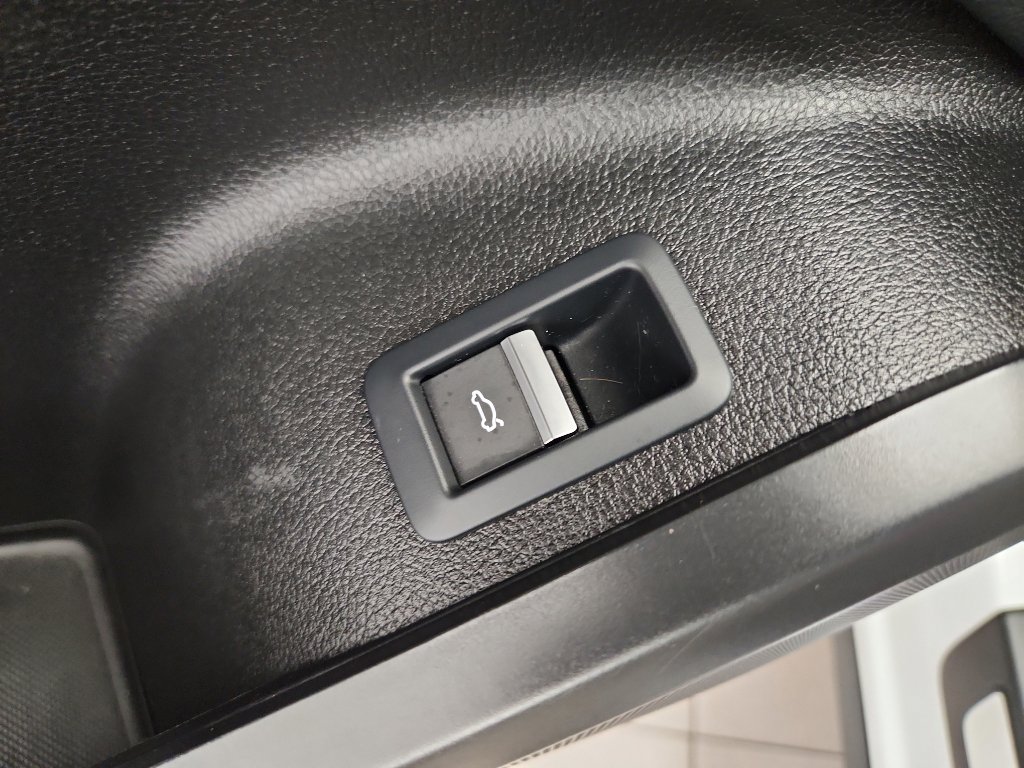 Used 2023 Audi Q5 2.0T Premium w/ Convenience Package image 12