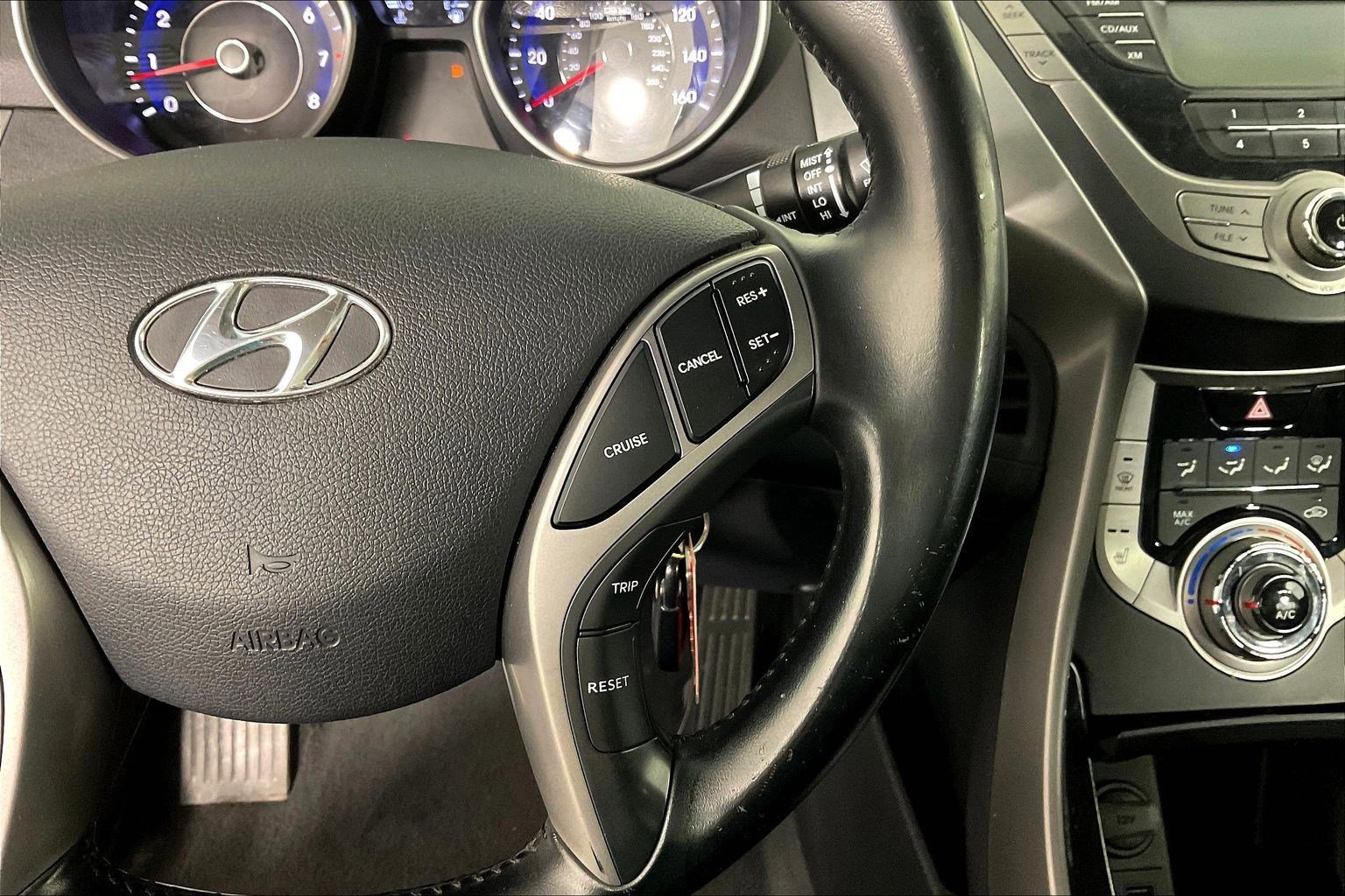 Used 2013 Hyundai Elantra Limited FWD image 12