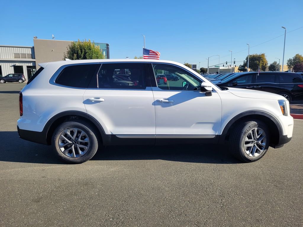 Used 2024 Kia Telluride LX image 3