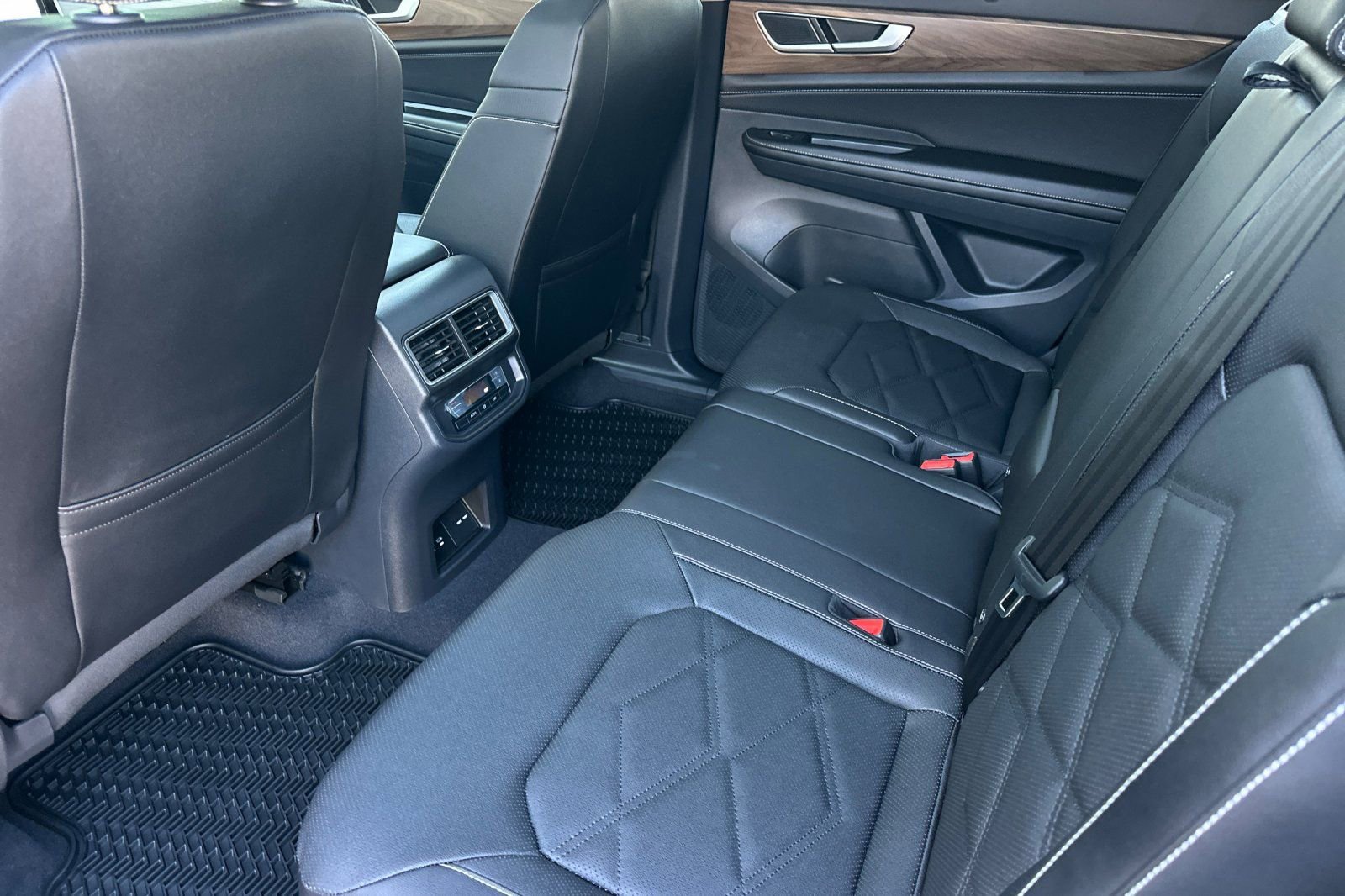 New 2026 Volkswagen Atlas SE image 10