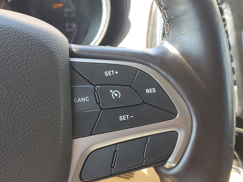 Used 2020 Jeep Grand Cherokee Overland AWD/4WD image 27