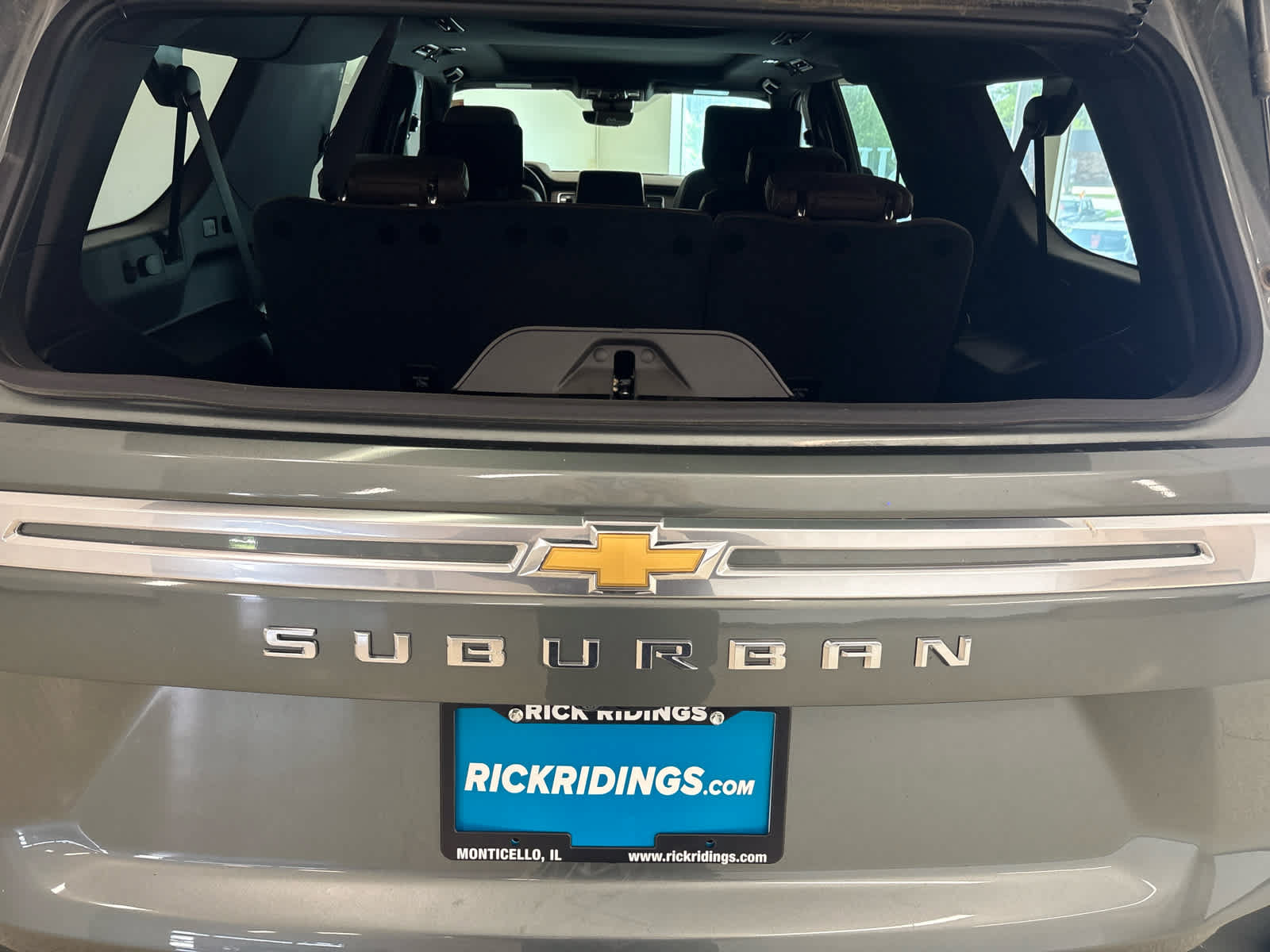 Used 2024 Chevrolet Suburban High Country AWD/4WD image 8