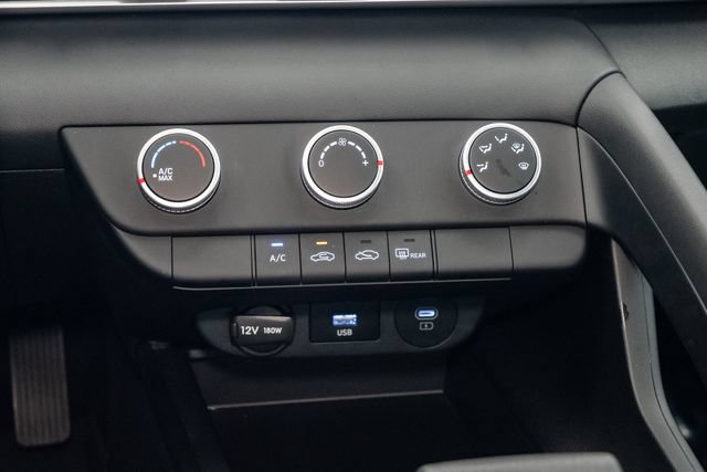 Certified 2025 Hyundai Elantra SE FWD image 17