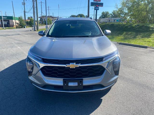 Used 2025 Chevrolet Trax LT w/ LT Convenience Package FWD image 2