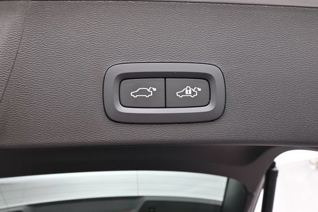 Used 2025 Volvo XC40 B5 Plus AWD/4WD image 31