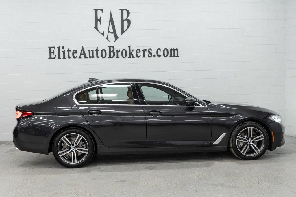 Used 2022 BMW 530i xDrive w/ Premium Package image 5