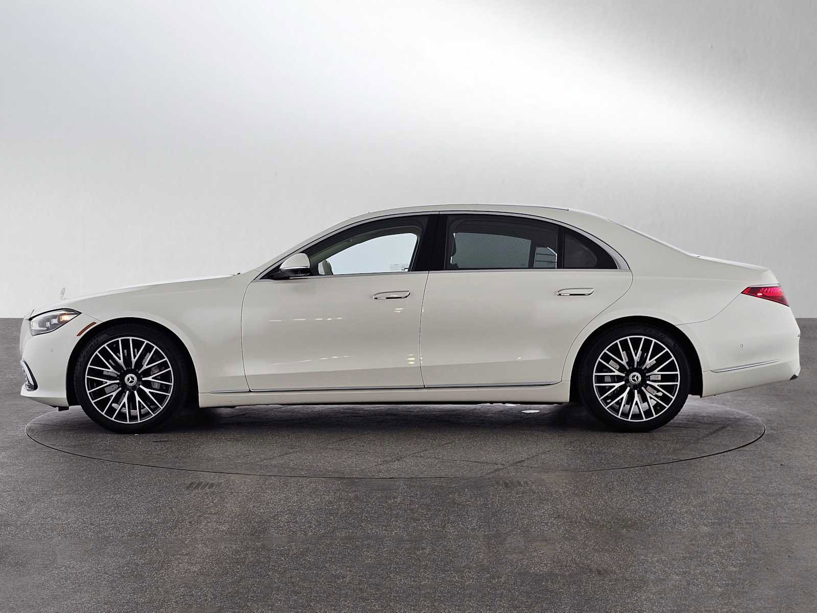 Used 2022 Mercedes-Benz S 500 4MATIC image 2