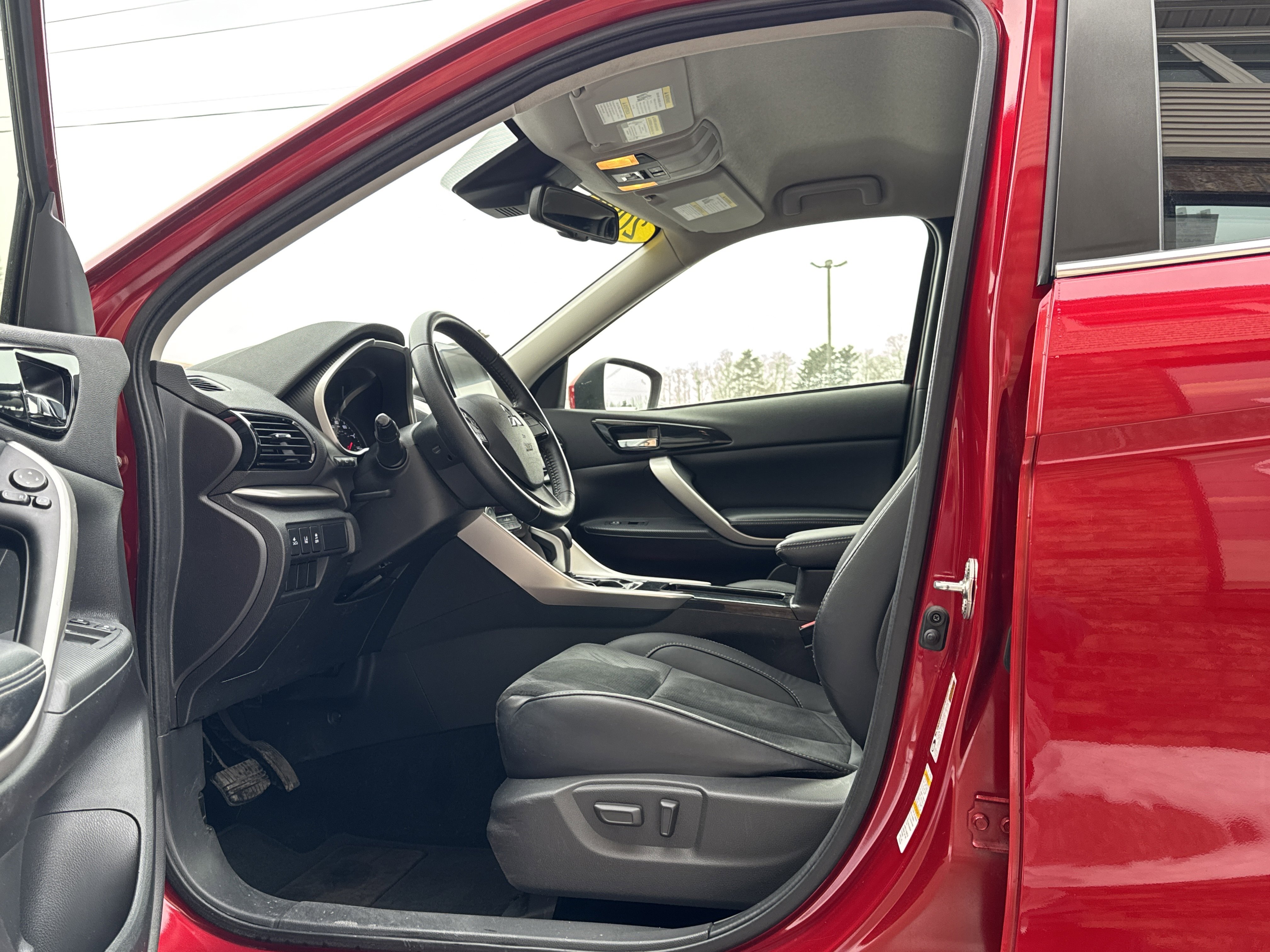 Used 2023 Mitsubishi Eclipse Cross SE image 9