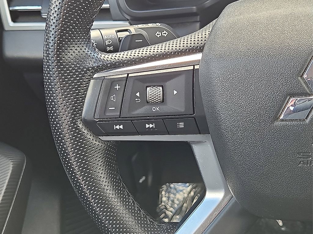 Used 2023 Mitsubishi Outlander SE image 19