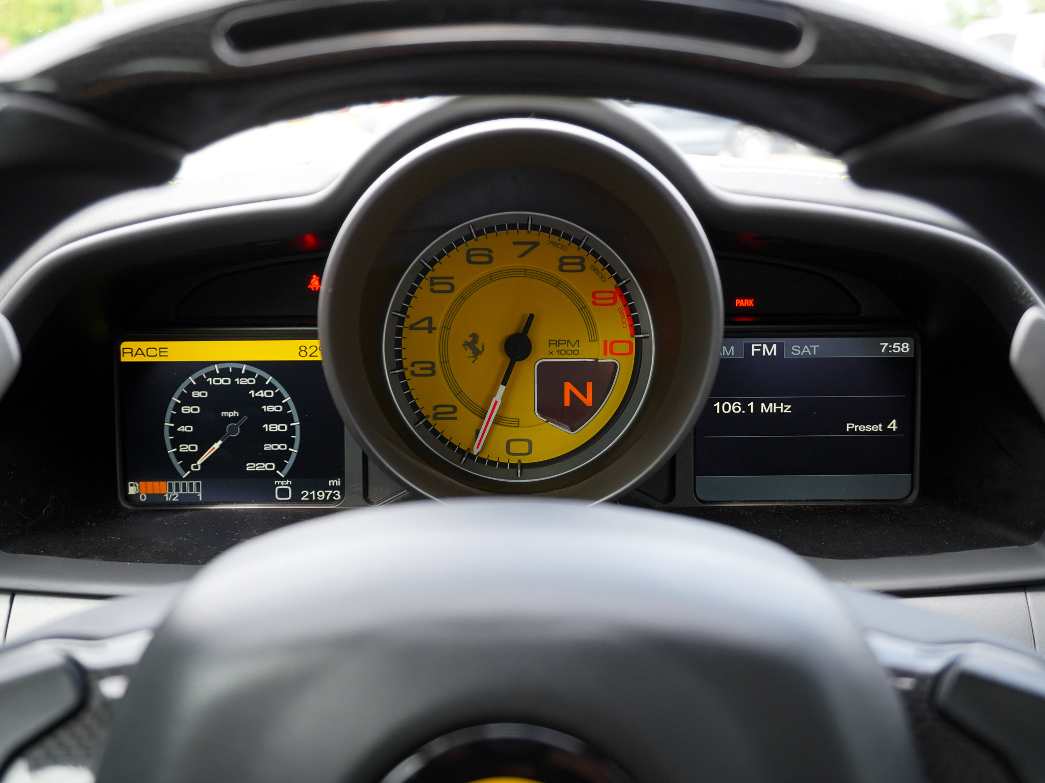 Used 2014 Ferrari 458 Italia Coupe RWD image 26