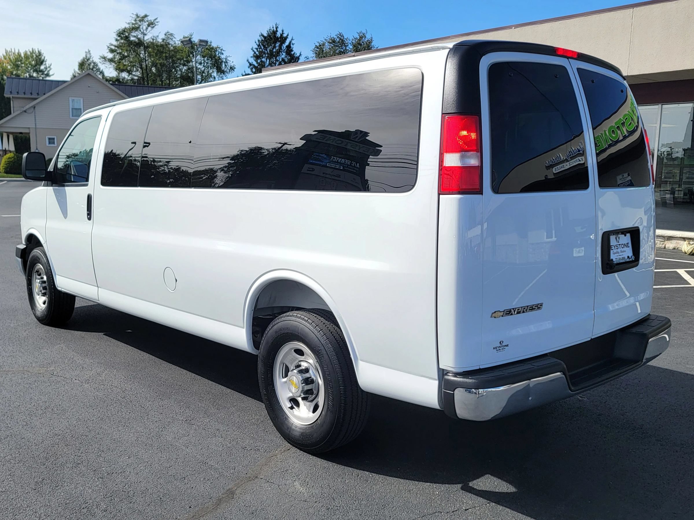 Used 2025 Chevrolet Express 3500 LT w/ LT Preferred Equipment Group RWD image 7