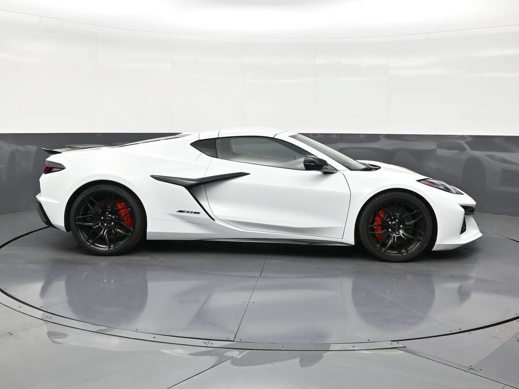 Used 2025 Chevrolet Corvette Z06 RWD image 6