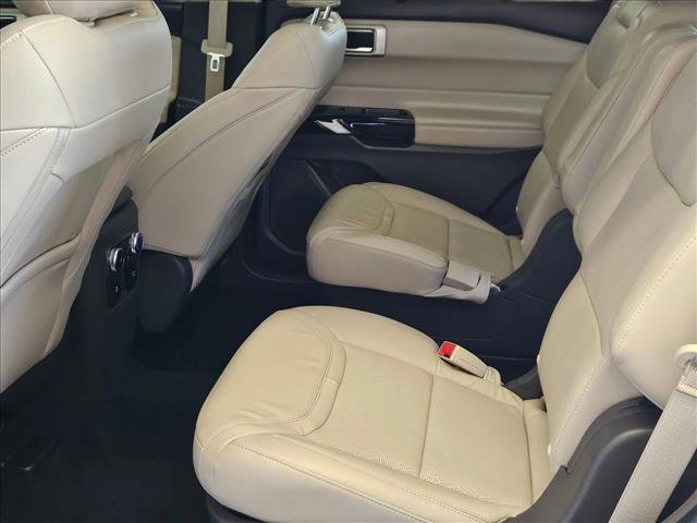 Used 2024 Ford Explorer Platinum w/ Technology Package AWD/4WD image 21