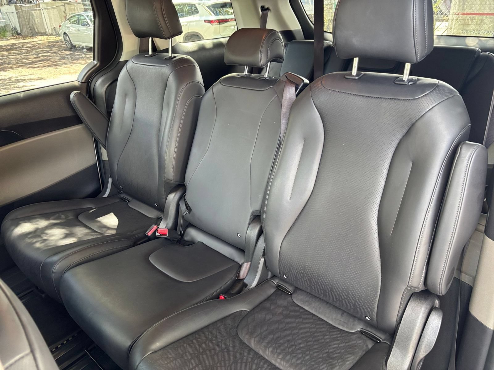 Used 2026 Kia Carnival FWD image 40