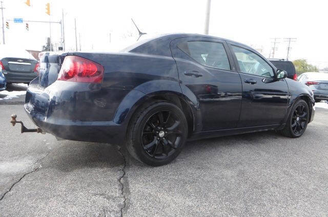 Used 2014 Dodge Avenger SE image 2