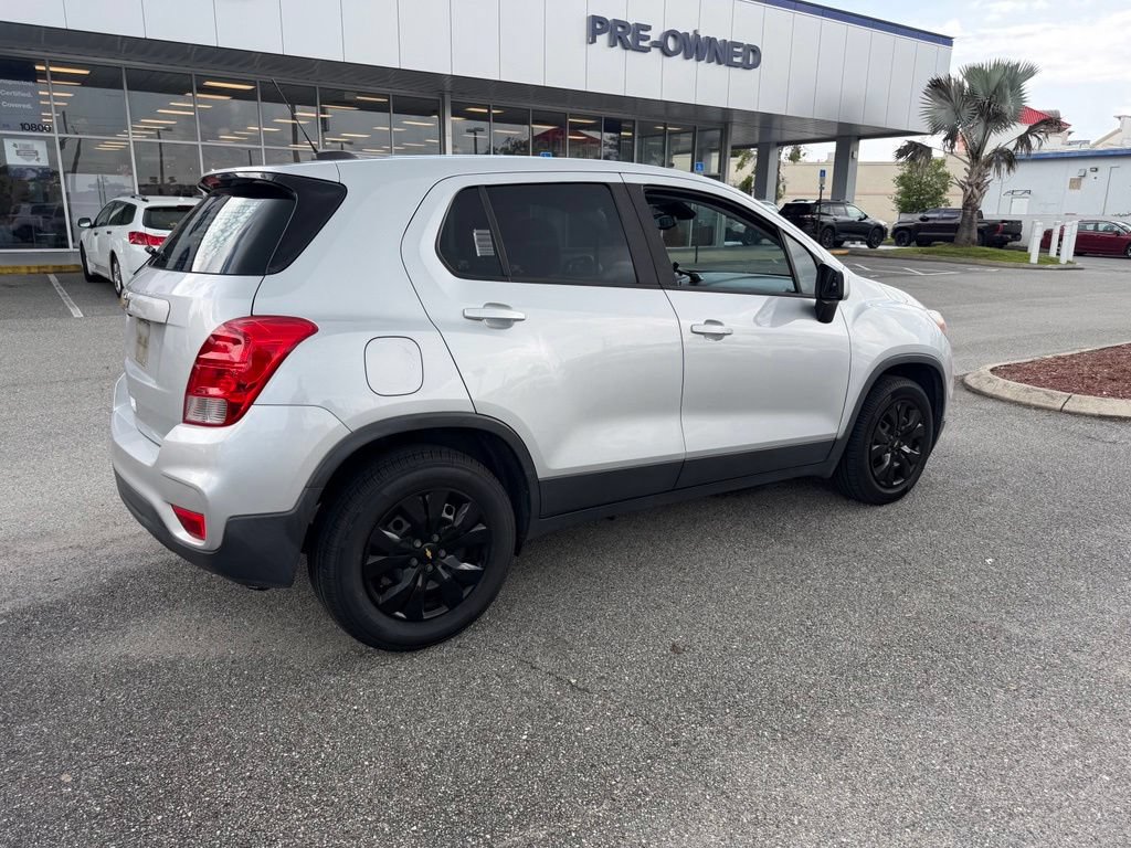 Used 2017 Chevrolet Trax LS FWD image 2