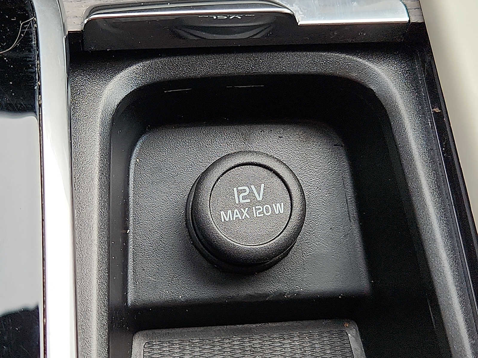 Certified 2024 Volvo XC90 B5 Plus w/ Protection Package Premier image 25