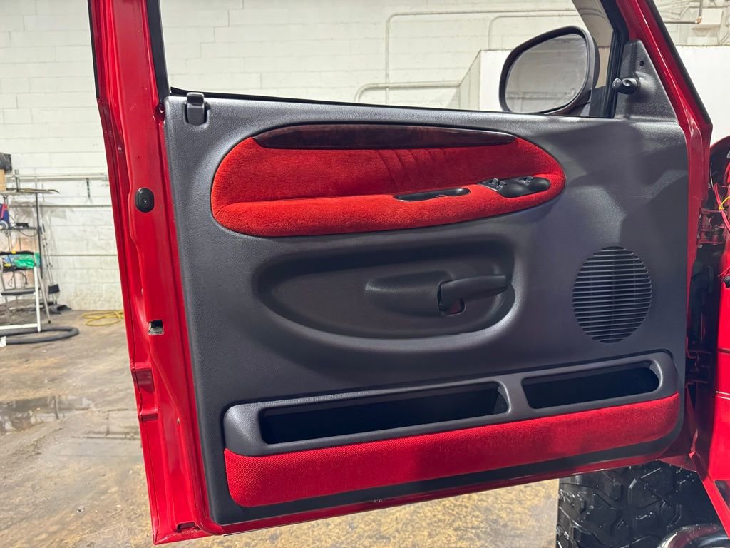 Used 1999 Dodge Ram 2500 Truck ST image 12