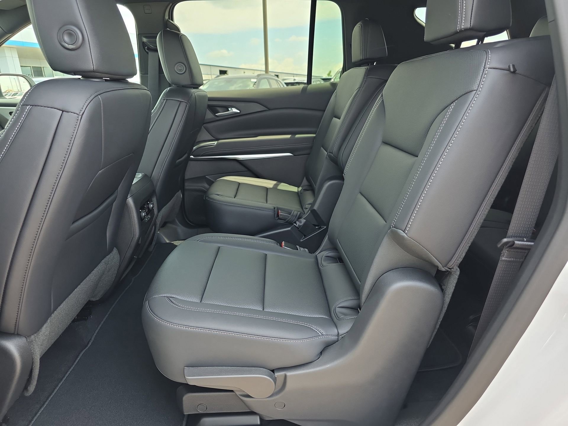 New 2026 Chevrolet Traverse LT w/ Sun and Wheel Package FWD image 11