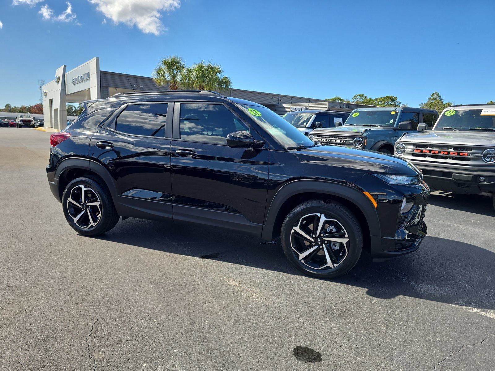 Used 2023 Chevrolet TrailBlazer RS w/ Convenience Package image 2