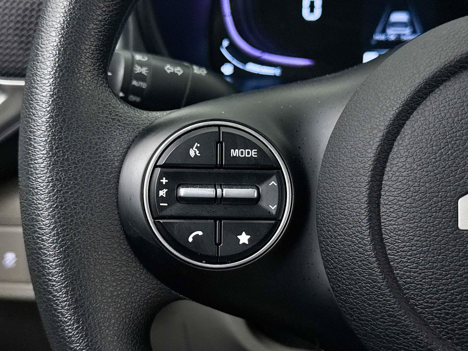 Used 2025 Kia Soul LX w/ LX Technology Package FWD image 31