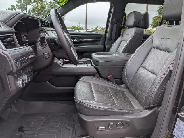 Used 2024 GMC Yukon XL Denali w/ Advanced Technology Package AWD/4WD image 23