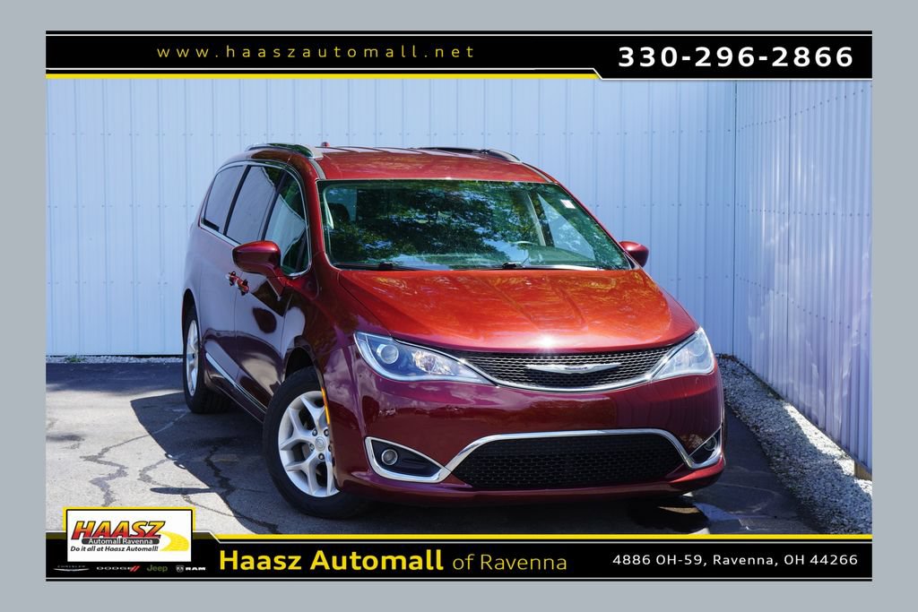 Used 2017 Chrysler Pacifica Touring-L Plus w/ Tire & Wheel Group FWD image 1