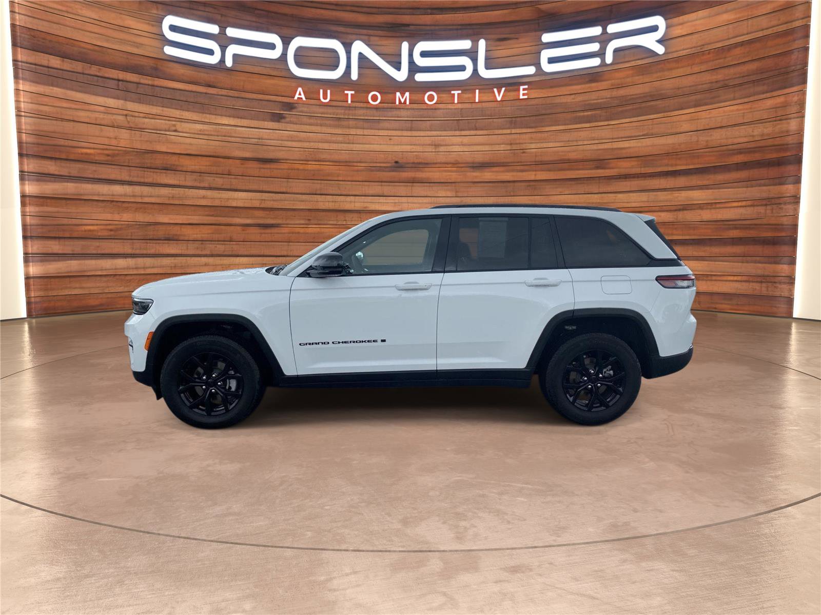 Used 2025 Jeep Grand Cherokee Altitude AWD/4WD video 2
