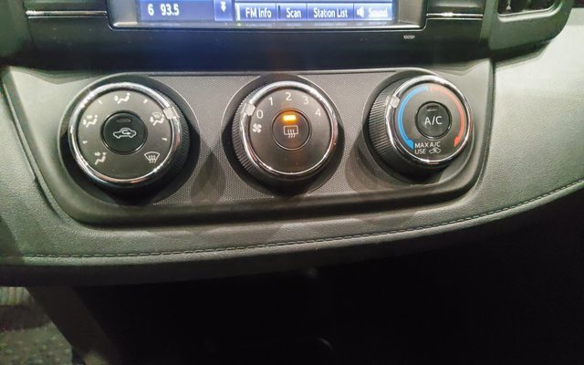 Used 2018 Toyota RAV4 LE image 33