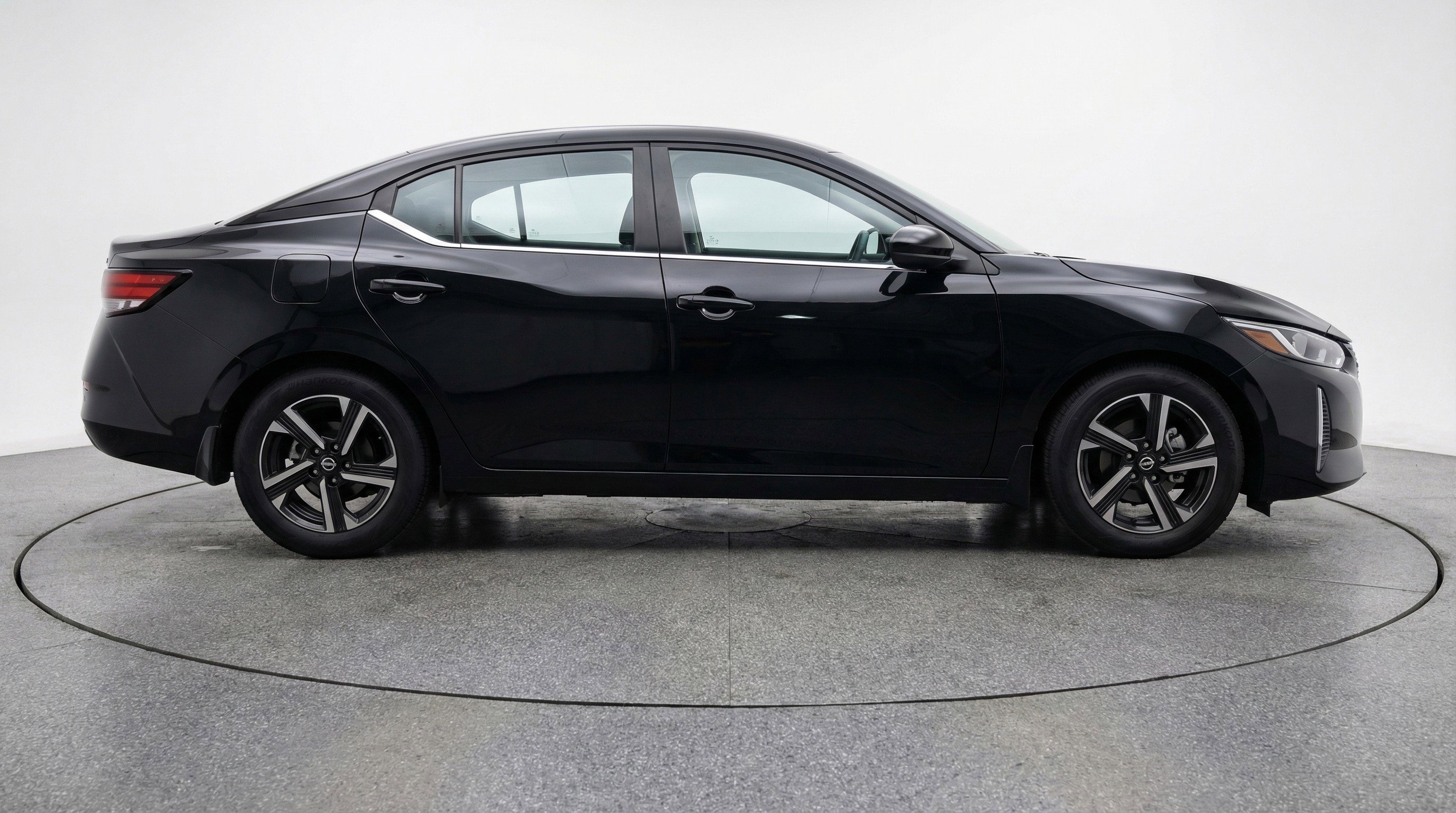 Used 2025 Nissan Sentra SV FWD image 11